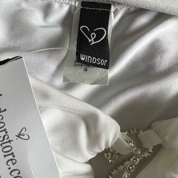 Windsor Rise & Stun crop top in IVORY - Picture 7 of 8